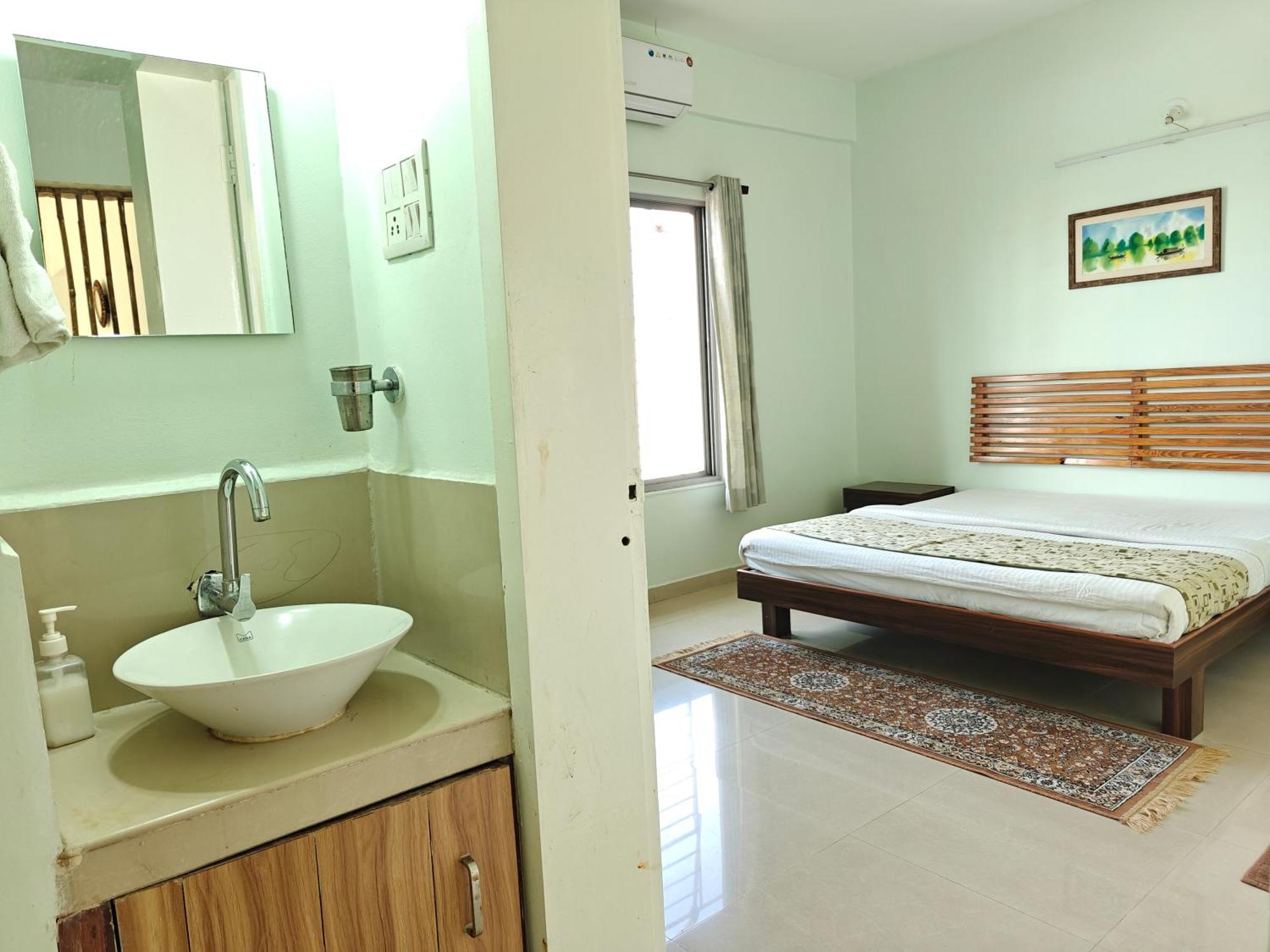 Chandralok Service Apartments Kolhapur Buitenkant foto